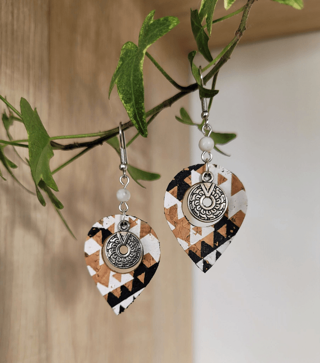 Boucles d'oreilles en liège et howlite ༄