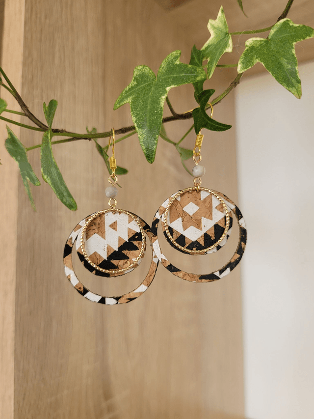 Boucles d'oreilles en liège et howlite ༄