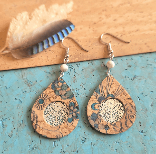 Boucles d'oreilles en liège et howlite ༄