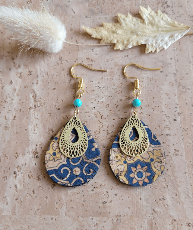 Boucles d&#039;oreilles en liège et turquoise ༄