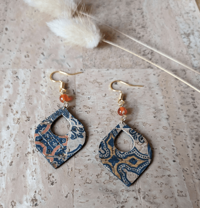 Boucles d&#039;oreilles en liège et cornaline ༄