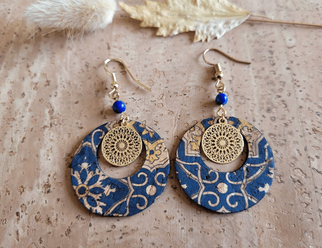 Boucles d&#039;oreilles en liège et lapis lazuli ༄