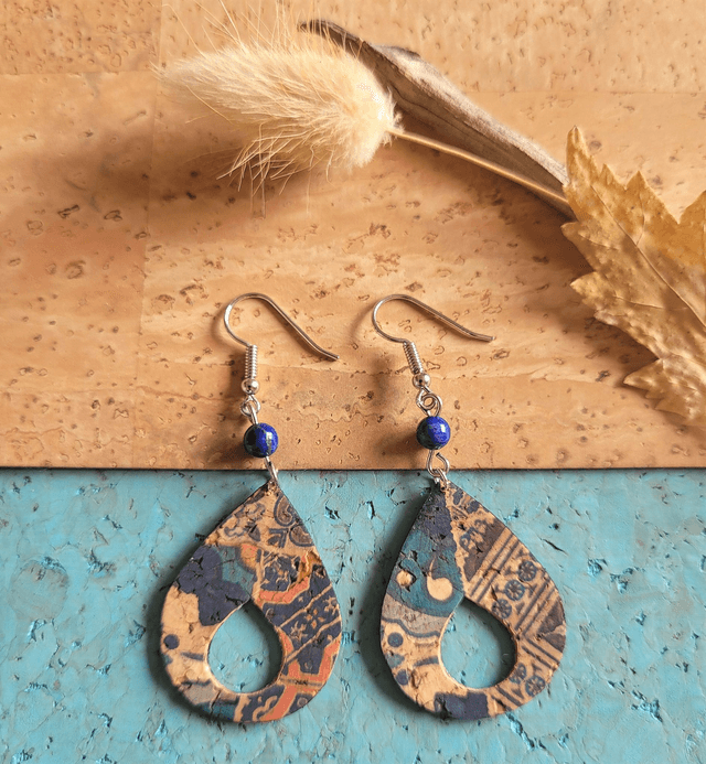 Boucles d&#039;oreilles en liège et lapis lazuli ༄